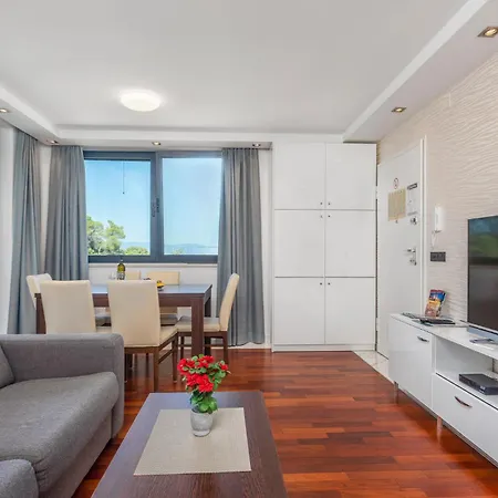 Apartment Stunning In With Kitchen Malinska