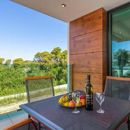 Stunning In With Kitchen *