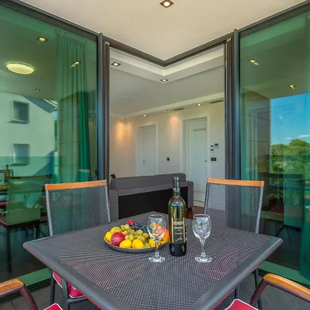 Stunning In With Kitchen * Malinska