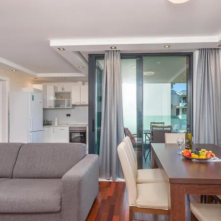 Stunning In With Kitchen Malinska