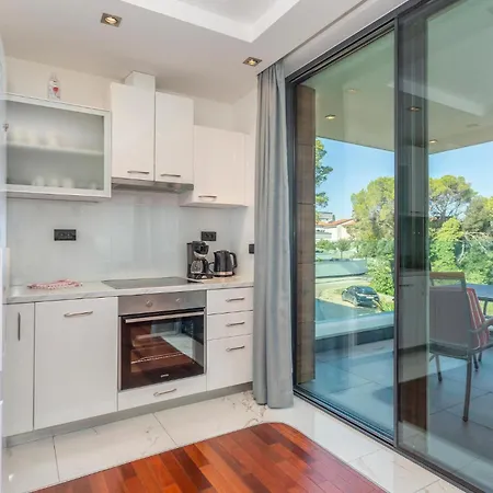Stunning In With Kitchen * Malinska
