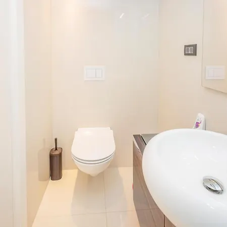 Stunning In With Kitchen * Malinska